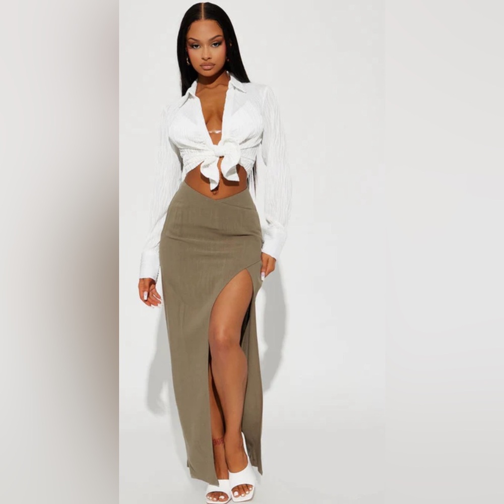 Fashion Nova Cut Out Front Skirt